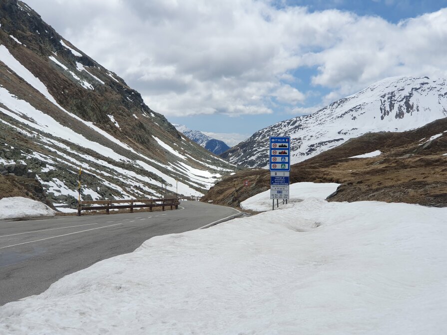 1127 km - Splügenpass at 2100 meters altitude