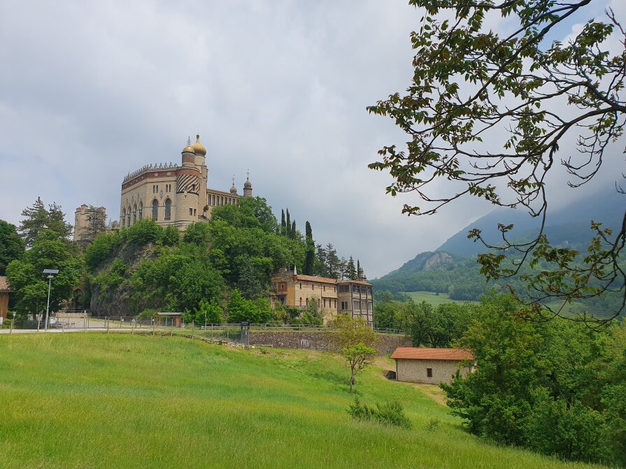 1625 km - Rocchetta Mattei, Bologna, Italy